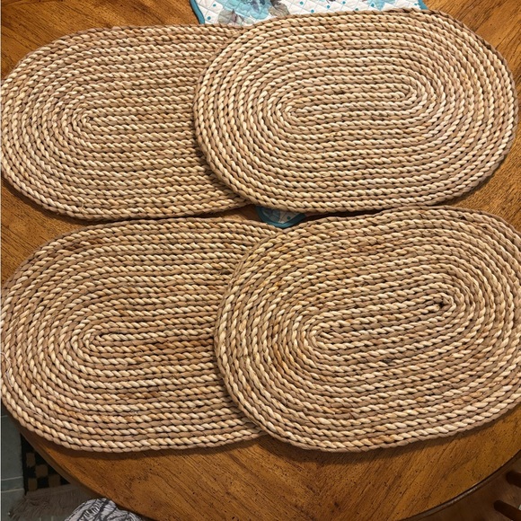 Set of four braided jute placemats, no stains - Picture 1 of 3